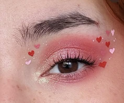 Wet Liner Makeup, Valentines Graphic Liner, Wet Liner Looks, Strawberry Eye Makeup, Valentine’s Day Make Up Looks, Valentine’s Day Make Up, Strawberry Shortcake Makeup, Strawberry Makeup Look, Valentines Makeup Ideas