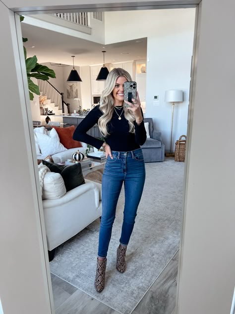 Black Bodysuit With Jeans Outfit, Sweater Bodysuit Outfit, Black Bodysuit Outfit Winter, Body Suit And Jeans Outfits, Bodysuit Jeans Outfit, Bodysuit Outfit Winter, Bodysuit And Jeans Outfits, Bodysuit Sweater, Black Bodysuit Outfit