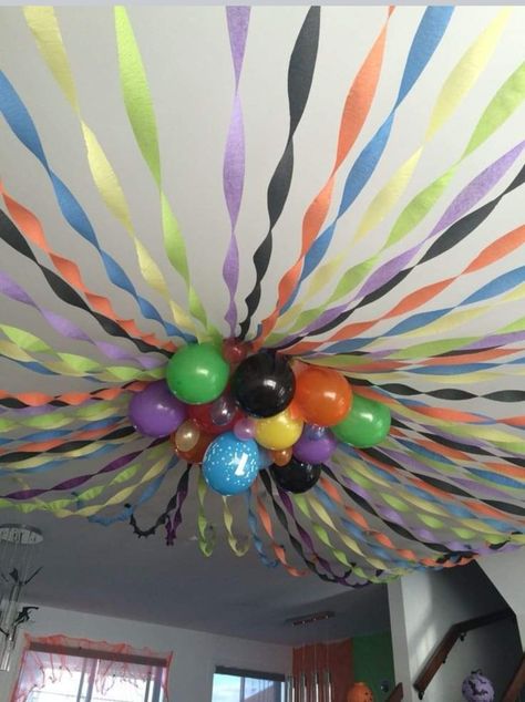 Diy Ceiling Decor, Balloon Ceiling Decorations, Balloons Ceiling, Party Ceiling Decorations, Purple Party Decorations, Streamer Decorations, Decor For Party, Balloon Ceiling, Birthday Party Table Decorations