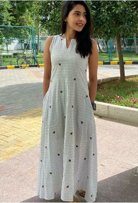 Trending Maxi Dresses, Cotton Dress Pattern, Simple Frock Design, Stylish Kurtis Design, Simple Frocks, Casual Frocks, Stylish Tops For Women, Dresses For Ladies, Simple Kurta Designs