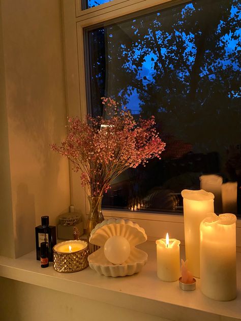 Bedroom With Candles Aesthetic, Calm Candle Aesthetic, Room With Candles Aesthetic, Comfy Room Aesthetic Night Lights, Calm Light Aesthetic, Candle Home Aesthetic, Warm Candle Light, Romantic Aesthetic Room Decor, Candle Corner Bedroom