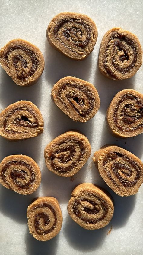 Raw Vegan Cinnamon Rolls | Elissa Goodman My New Roots, Erewhon Raw Cinnamon Roll, Erewhon Cinnamon Roll Recipe, Raw Vegan Cinnamon Rolls, Erewhon Cinnamon Roll, Raw Cinnamon Rolls, Aip Cinnamon Rolls, Vegan Cafe Food, Raw Vegan Breakfast Recipes