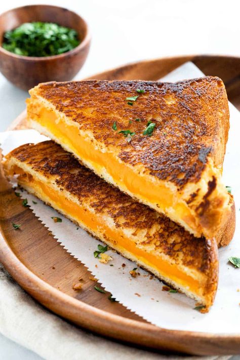 How to Make Grilled Cheese - Jessica Gavin Crispy Baked Potatoes, Perfect Grilled Cheese, Making Grilled Cheese, Homemade White Bread, Grilled Sandwiches, Classic Grilled Cheese, Cheese Sandwich Recipes, Best Grilled Cheese, Food Project