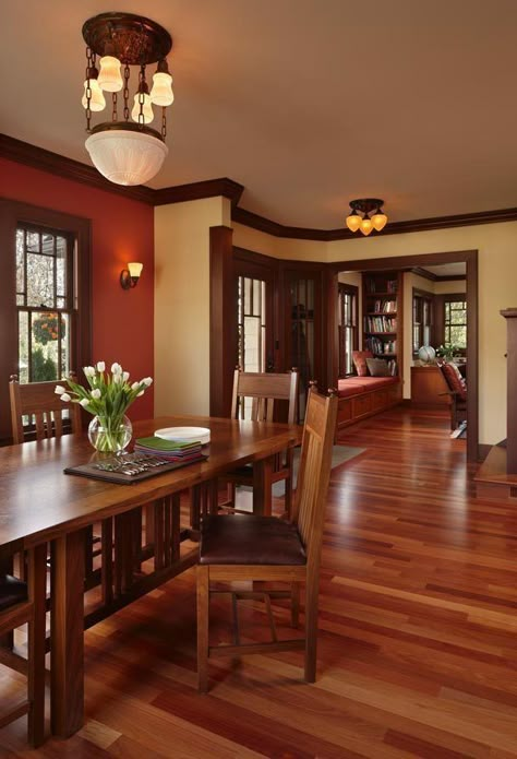 Craftsman Dining Room, Craftsman Interior, Prairie Style Houses, Seni Dan Kraf, Craftsman Style Homes, Craftsmen Homes, Stained Wood, Red Walls, Creative Home Decor