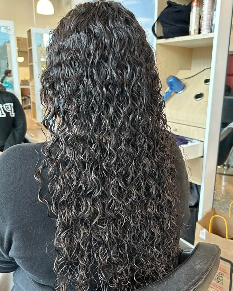 My first perm (piggyback) ever !!!! I was nervous for this one 😂 given how long her hair is and I haven’t touched a perm rod in monthsssss. But I’m super proud of myself 🥰 Who’s to say these ain’t her natural curls 🤨😂 Swipe to the end to see the before‼️ #hair #perm #curls #cosmetology #cosmetologyschool #hairstyle #mizani #mizaniproducts Womens Perm Long Hair, Spiral Perm Rods Sizes Curls, Curl Perm Types, Different Perm Curls Types Of, Perm Types, Perm Waves, Tight Curl Perm, Curly Hair Perm, Spiral Perms