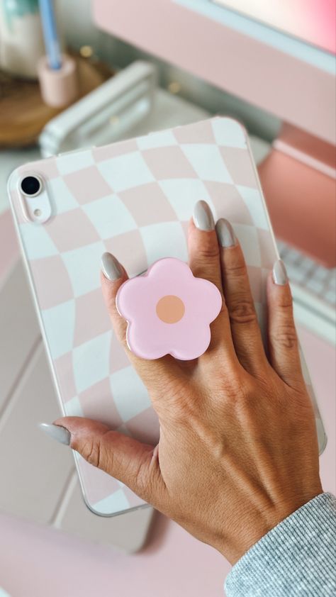 Ipad Mini Reading Aesthetic, Apple Products Pink, Mini Ipad Aesthetic, Ipad Mini Case Aesthetic, Preppy Ipad Case, Ipad Mini 6 Aesthetic, Ipad Aesthetic Case, Ipad Accessories Aesthetic, Ipad Cases Aesthetic