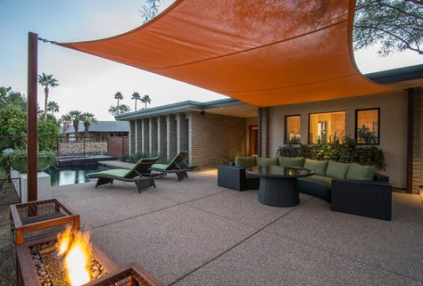 16 Exceptional Mid Century Modern Patio Designs For Your Outdoor Spaces Patio Design Modern, Mid Century Modern Patio, Mid Century Modern Outdoor, Modern Patio Design, Concrete Patios, Backyard Fireplace, Pergola Design, Modern Outdoor Lighting, Modern Landscape Design