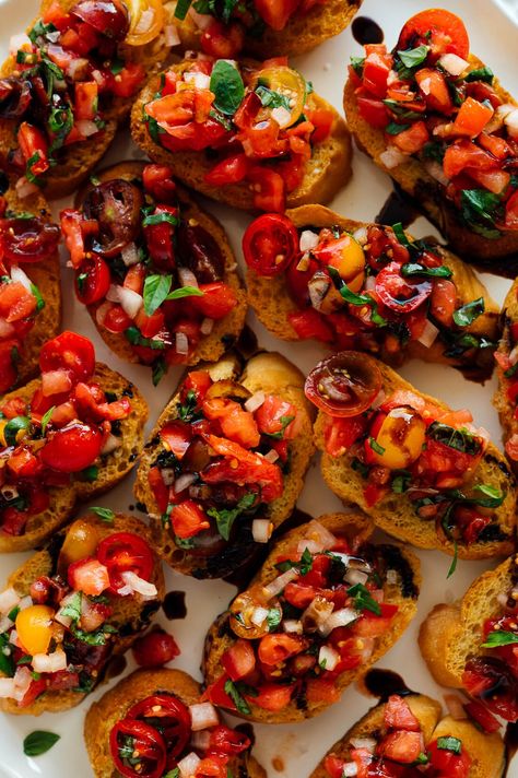 This classic bruschetta recipe is the BEST! Learn how to make tomato-basil bruschetta at home with simple, fresh ingredients. It'll be a big hit at your summer parties! #bruschetta #tomatobasil #summerappetizer #appetizer #cookieandkate Tomato Basil Bruschetta, Summer Party Appetizers, Classic Bruschetta, Bruschetta Recipes, Italian Bruschetta, Bruschetta Toppings, Fresh Tomato Recipes, Tomato Bruschetta, Tomato Season