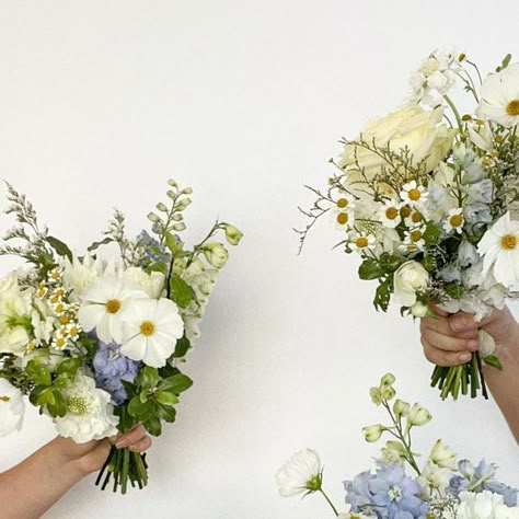 Bee’s Blossoms • Gold Coast Florist 🧚‍♀️ on Instagram: "Aaaand a moment for the bridesmaids’ bouquets 🥲  save for inspo x💌   You’ll see most of the images are my classic seasonal bridesmaid bouquet ~ this means they’re a mix of beautiful blooms in my signature garden style bouquets. these ‘mixed seasonal posies’ are a smaller & less detailed version of the bride’s bouq, and include lots of different flower types.   then there’s a few photos of ‘en masse’ bouqs, which means 1 floral variety grouped together. ie just cosmos, just dahlias etc. this is super fun as you can mix and match and choose whether you want each bridesmaid to have a different colour (sometimes complementing their dresses!) or one uniform colour in different flowers.   either way, there’s loads of gorgeous options for Spring Bouquet Flowers, Bridemaid Bouquet, Wedding Party Bouquets, Small Wedding Bouquets, Wedding Flowers Wildflowers, Bridesmaids Flowers, Abbey Wedding, Spring Flower Bouquet, Summer Camp Wedding