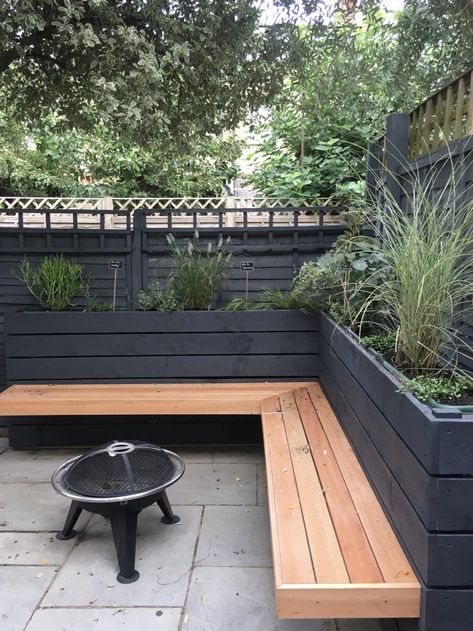 Floating garden bench Bench Seating Garden, Decking Bench Seating, Floating Bench Seat Outdoor, Courtyard Bench Seating, Bench Seat Garden, Floating Garden Bench, Garden Bank Ideas, Built In Garden Bench, Backyard Bench Seating