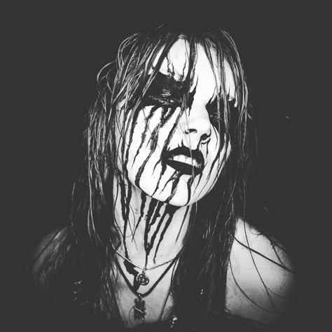 Black Metal Fashion, Arte Heavy Metal, Black Metal Girl, 2000s Scene, Corpse Paint, Black Metal Art, Joey Jordison, 8bit Art, Alt Girls