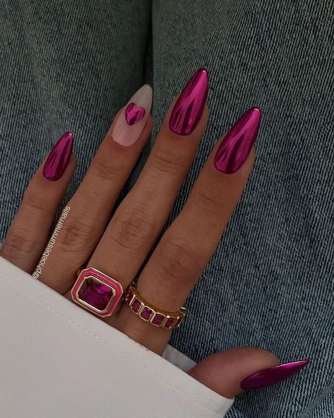 Valentine's Day Nails: 63 Romantic Nail Art Ideas for 2024 | Glamour Magenta Nails, Pink Chrome Nails, Nagellack Trends, Chrome Nails Designs, Nail Designs Valentines, Metallic Nails, New Year's Nails, Heart Nails, Chrome Nails