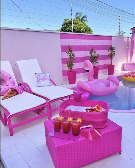 Barbie Patio Ideas, Barbie Themed House, Barbie Apartment, Portable Bar Ideas, Barbie Bedroom Ideas, Barbie Bar, Barbie Dream House Aesthetic, Pool Party Aesthetic, Home Decor Ideas Paint