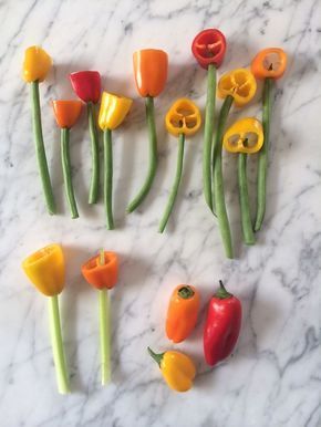 Easter Party Snacks, Veggie Flowers, Egg Decorating Party, Easter Egg Decorating Party, Mini Peppers, Snack Easy, Easter Appetizers, String Beans, Healthy Easter