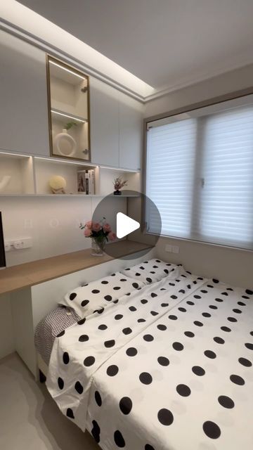 Homecraft Designer on Instagram: "Got a small bedroom? No problem! 🛏️ Opt for a 1.5m slatted frame and create an integrated desk and wardrobe design. You’ll get storage, a spot for a bedside table, and a space for studying or working. Super practical!

#bedroom #bedroomdesign #smallbedroom #home #homedecor #interiordesign" Small Bedroom With Desk And Wardrobe, Study Table In Wardrobe Space, Small Bedroom With Study Table, Study Table Beside Wardrobe, Bed And Study Table Attached, Sliding Wardrobe With Study Table Design, Kids Bedroom With Study Table, Wardrobe Attached Study Table, Wardrobe With Study Table Design