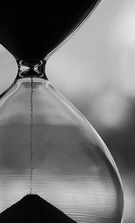 MidNightAngel7 Hourglasses, Sands Of Time, Time Photography, Hour Glass, Black And White Photograph, Foto Art, White Picture, Jolie Photo, Black White Photos