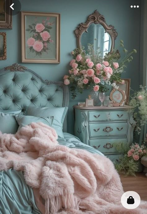 Coquette Aesthetic Room, Romantic Bedroom Decor, Feminine Bedroom, Deco Originale, Romantic Bedroom, Aesthetic Rooms, Chic Bedroom, Room Inspiration Bedroom, Beautiful Bedrooms