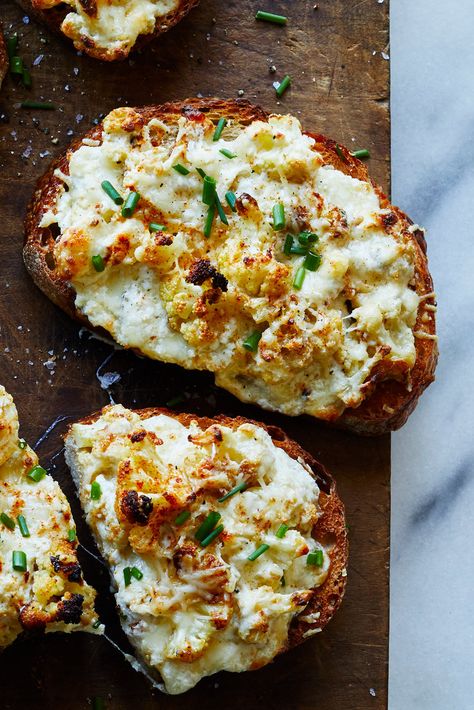 Cauliflower Toast Recipe, Cauliflower Toast, Nyt Recipes, Ina Garten Recipes, Cheesy Cauliflower, Nyt Cooking, Vegetarian Dinners, Big Meals, Toast Recipes