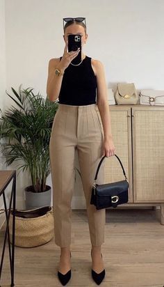 Kibbe Gamine, Fresh Vibes, Outfits Simple, Look Office, Casual Work Outfits Women, Mode Zara, Chique Outfits, Classic Aesthetic, Business Outfits Women