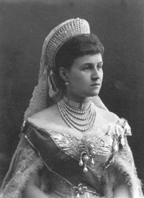 Grand Duchess Vladimir, Queen Mary Of England, Russian Court Dress, King George I, Maria Pavlovna, Prince Michael Of Kent, Greek Royal Family, Royal Crown Jewels, Eastern Countries