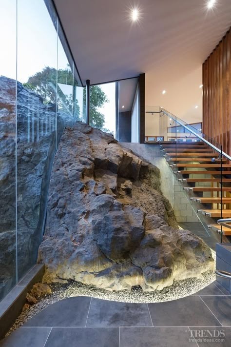 Beautiful #detail. Under the mountain – volcanic rock inside house House On The Rock, Futuristic Design, Commercial Design, Casas De Ensueño, Dream Home Design, Interior Architecture Design, 인테리어 디자인, House Inspiration, Dream Room