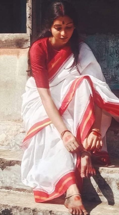 Bengali Saree, Indian Classical Dance, Saree Poses, Indian Look, Indian Photoshoot, Saree Photoshoot, Theme Dress, Saree Trends, Indian Aesthetic