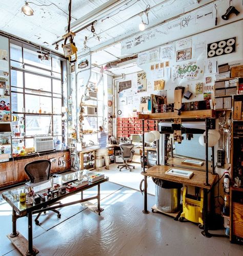 *Artist Casey Neistat’s Organized Chaos* Casey Neistat, New York Home Art Studios, Art Studio Space, Art Studio Organization, Art Studio Design, Artistic Space, Art Studio At Home, Decor Studio, Studio Organization, Creative Workspace