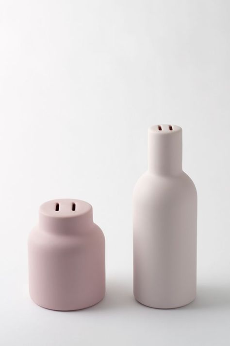 pyggy_bank by nendo Nendo Design, Bionic Design, Bank Design, Coin Slot, Object Photography, Piggy Banks, Modern Ceramics, Design Language, Clever Design