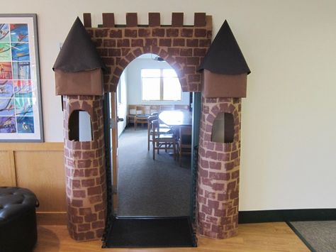 Castle Door Decoration Medieval School, Castle Theme Classroom, Castle Classroom, Kingdom Vbs, Cardboard Castle, Castle Doors, Medieval Party, Castle Decor, Library Displays