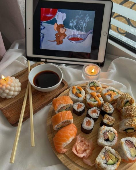 Eat Movie, Bone Apple Tea, Sushi Aesthetic, Tumblr Food, Sushi Night, Apple Tea, Sushi Time, Christmas Week, Food Aesthetics