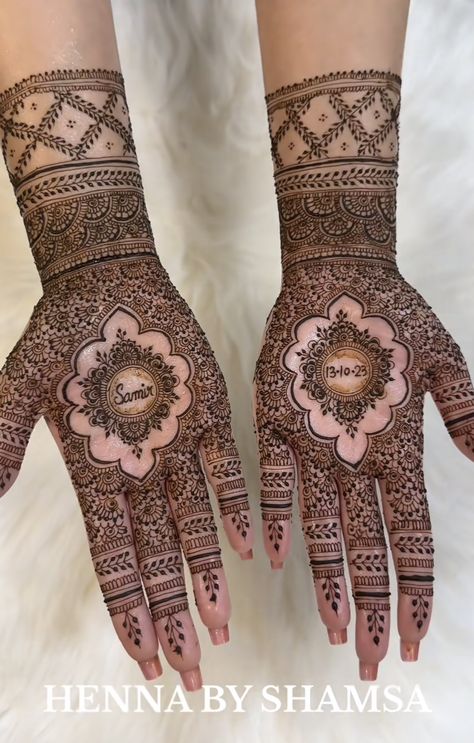 Henna Designs Back, Front Mehndi Design, Mehndi Designs Bridal Hands, Mehndi Designs For Kids, Bridal Henna Designs, Very Simple Mehndi Designs, Engagement Mehndi Designs, Pretty Henna Designs, Latest Bridal Mehndi Designs