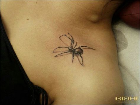 Ummm excuse me but u have a spider crawling on your shoulder Spider Tattoos, Insect Tattoo, Spider Tattoo, Geniale Tattoos, Weird Tattoos, 3d Tattoos, Collar Bone Tattoo, Cute Tattoos For Women, Tattoo Cover-up