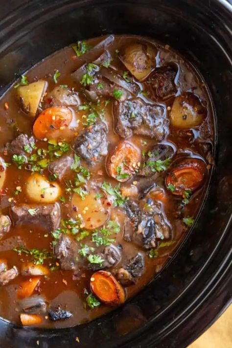 Hairy Bikers Slow Cooker Beef Bourguignon Recipe Stew Meat Recipes Crock Pot, Beef Bourginon, Beef Bourguignon Slow Cooker, Slow Cooker Beef Bourguignon, Paleo Entrees, French Beef Stew, Supper Meals, Potatoes Mushrooms, Beef Bourguignon Recipe