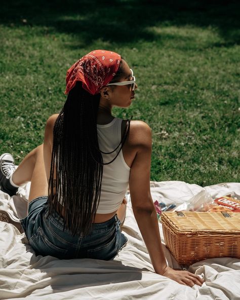 Picnic in Central Park ☀️ #photoshoot #photography #photographer #nyc #nycphotoshoot #nycphotographer #picnic #centralpark #brandshoot #commercial #commercialshoot #fashion #summeroutfits Picnic Photoshoot Friends, Park Photoshoot Ideas, Power Photoshoot, Picnic Photoshoot Ideas, Picnic In Central Park, Central Park Photoshoot, Picnic Photos, Picnic Shoot, Picnic Photo Shoot