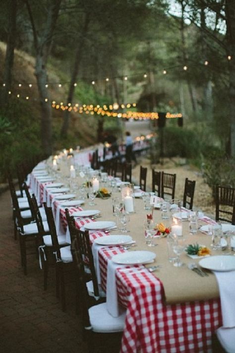 Table Runners for Gingham Theme Wedding _ A2zWeddingCards Outdoor Rehearsal Dinner, Country Boil, Low Country Boil, Italian Dinner Party, Italian Party, Deco Champetre, Outdoor Dinner Parties, I Do Bbq, Party Tablescapes