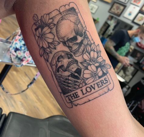 Wörter Tattoos, Tarot Tattoo, Tarot Card Tattoo, Tattoos For Lovers, Inspiration Tattoos, Tattoos Geometric, Card Tattoo, Sleeve Tattoos For Women, The Lovers