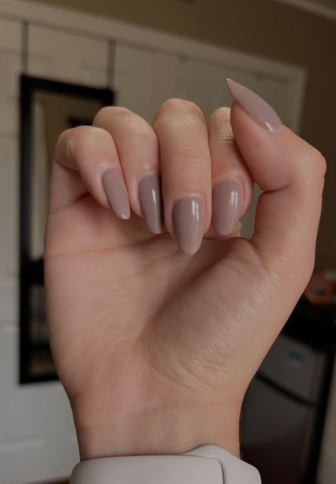 Winter Nails Solid Color 2023-2024 24 Ideas: Embrace the Season with Style Nail Color Ideas 2023, Winter Nails Solid Color, Winter Nail Color Ideas, Winter Nail Color, Coloured Nails, Nail Colors For Pale Skin, Nails Solid Color, Nails Solid, Nail Color Ideas