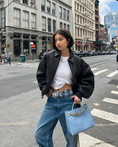 steph hui🦋 | double the weave, double the fun 🪄 48hrs in New York 🍎 | Instagram Black Coat Outfit, White Tops Outfit, Asian Fashion Style, Blue Jeans Outfit, Fashion Bella, Blue Jean Outfits, Teenage Girl Outfit, Instagram Photo Inspiration, Mary Poppins