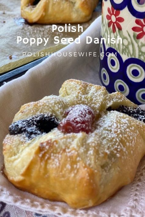 An easy and elegant use for leftover poppyseed filling! Poppyseed Recipes, Poppyseed Filling, Fancy Bakery, Poppy Seed Filling, Puff Dessert, Homemade Pastry, Polish Desserts, Polish Foods, Eastern European Recipes