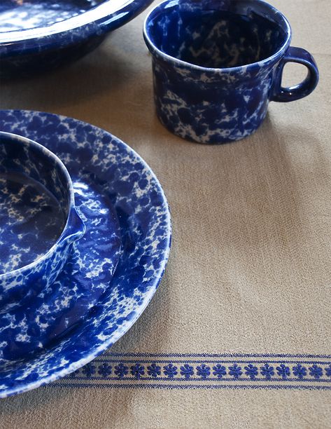 Rough weave kitchen linens include an embroidered blue "Spark" go with vintage dinnerware in the blue agate and mustard glazes. Vintage Blue Table Setting, Blue Stoneware Dinnerware, Bennington Pottery, Spark Go, Blue Mountain Pottery Vintage Canada, Vintage Dinnerware, Decorative Pottery, Kitchen Linens, Blue Agate