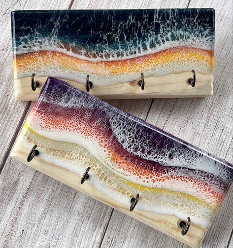 Sunset Beach Resin Art, Beach Key Holder, Resin Home Decor Ideas, Resin Key Holder, Diy Resin Wall Art, Epoxy Design, Resin Pouring, Wood Holder, Ocean Resin