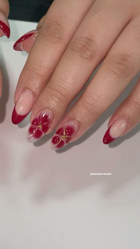 Trendy Nails Red Designs, Flower Nails Inspiration, Nail Design Inspiration Square, Trendy Nails Ideas 2024 Summer, Red Nail Designs Flower, Red Flower Acrylic Nails, Bloom Nail Design, Bloom Nails Art, Trendy Nails Ideas 2024 Summer Almond