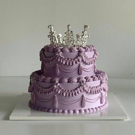 Bolo Vintage, Purple Cakes Birthday, Aesthetic Desserts, Purple Cake, Vintage Birthday Cakes, Sweet 16 Birthday Cake, Homemade Ideas, Sweet 16 Cakes, Custom Birthday Cakes