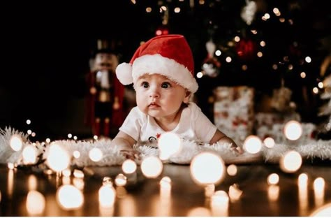 23 Adorable DIY Christmas Baby Photo Ideas - Just Simply Mom Christmas Baby Photos, Baby Christmas Photography, Christmas Baby Pictures, Christmas Family Photoshoot, Baby Milestones Pictures, First Christmas Photos, Baby Christmas Photos, Christmas Photo Props, Christmas Photo Ideas