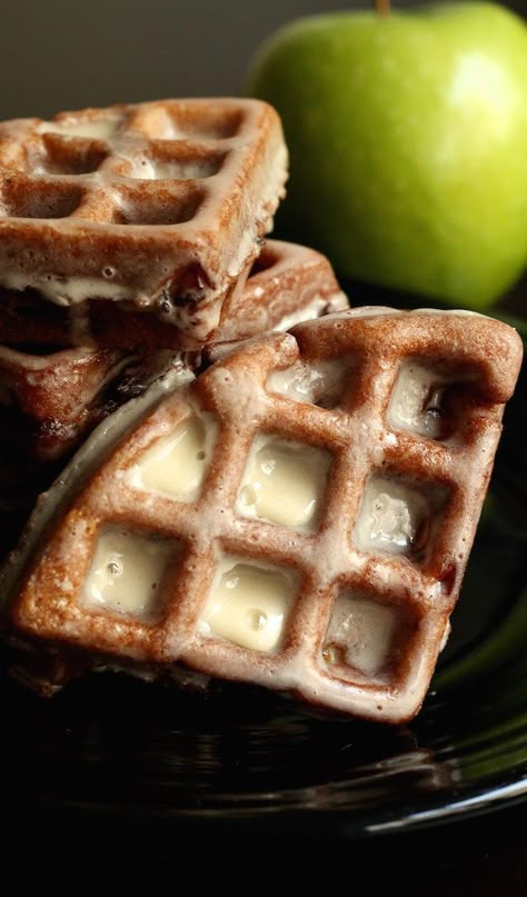 Waffle Donut Recipe, Waffle Truck, Waffle Donuts, Waffle Iron Recipes, Waffle Maker Recipes, Apple Fritter, Donuts Recipe, Sweet Buns, Iron Recipes