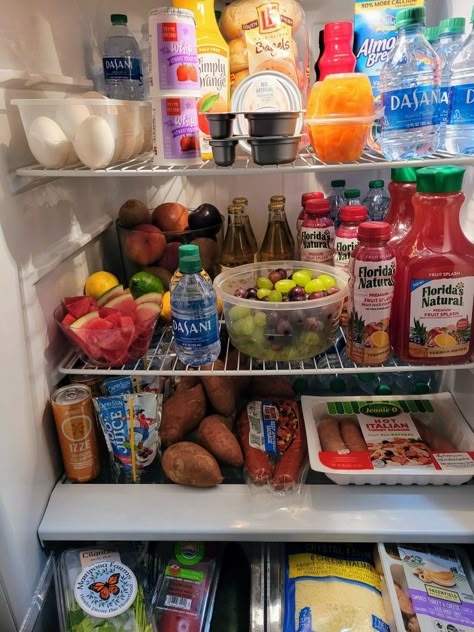 Food In Fridge Aesthetic, Foodstuffs In Fridge, Full Refrigerator Food, Food Stuff In Fridge, Fridge Food Ideas, Food Format, Apartment Fridge, Food In Fridge, Dream Fridge