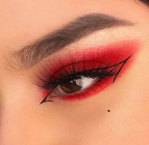 Make Up Yeux, Red Eyeshadow Makeup, Red Eyeshadow Look, Red Makeup Looks, Easy Eye Makeup Tutorial, Red Eye Makeup, Bold Eye Makeup, Red Eyeshadow, Red Makeup