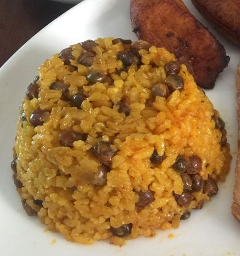 Arroz Con Gandules Recipe, Rice And Pigeon Peas, Puerto Rican Rice, Puerto Rican Foods, Recipe Rice, Spanish Foods, Puerto Rican Dishes, Boricua Recipes, Pigeon Peas