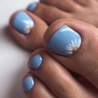 Spring Toe Nails: Seasonal Splendor at Your Feet Daisy Pedicure, Spring Toe Nails, Blue Toe Nails, Spring Pedicure, Pedicure Nail Designs, Ideas Uñas, Gel Toe Nails, Summer Nails 2023, Toe Nail Color