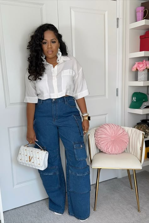 Cargo With Shirt, Cargo Denim Outfit, Cargo Jeans Outfit Women, Curvy Girls Outfit, Pants Women Outfit, Going Outfits, Shop This Look Outfits, Cargo Pants Women Outfit, Dope Fashion Outfits